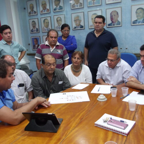 Prefeitura apresenta projeto de barracas flutuantes para Alter do Chão