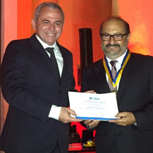 Presidente da Aces, Roberto Branco recebe medalha Pe. João Felipe Bettendorf